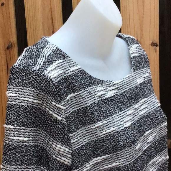 Vince Camuto Raised Threads 3/4 Sleeve Top - Picture 2 of 10